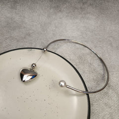 Heart on a String Pearl Neckpiece - Silver