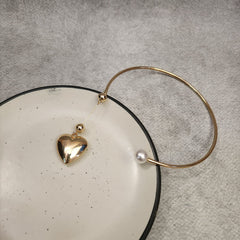Heart on a String Pearl Neckpiece - Golden
