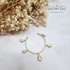 Hanging Pearl Bangle