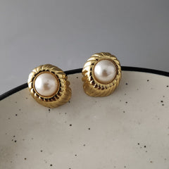 Small Metal Pearl Stud