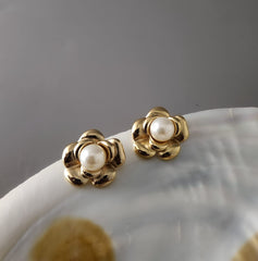 Flower Pearl Stud