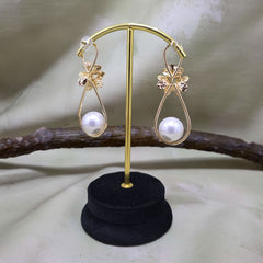 Multi knot pearl flower dangler