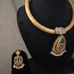 Elephant pendant hasli style choker