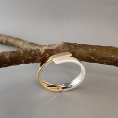 Dual tone overlap cuff