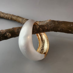 Dual tone broad cuff