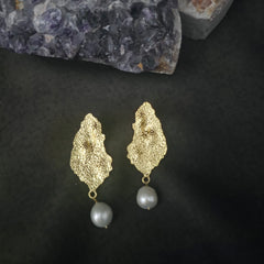Baroque Pearl Hammered Metal