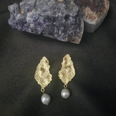 Baroque Pearl Hammered Metal