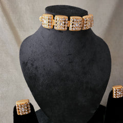 Kundan block choker