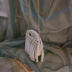 Falling pearl clutch bag