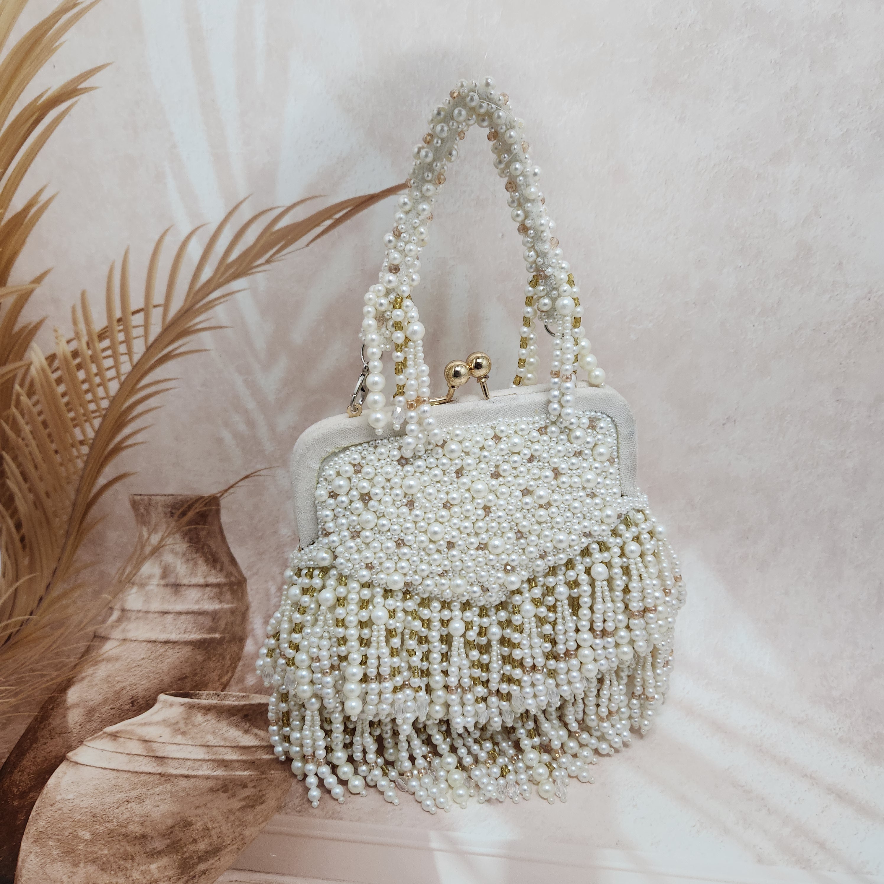 Falling Pearl and Crystal Clasp Bag Main image