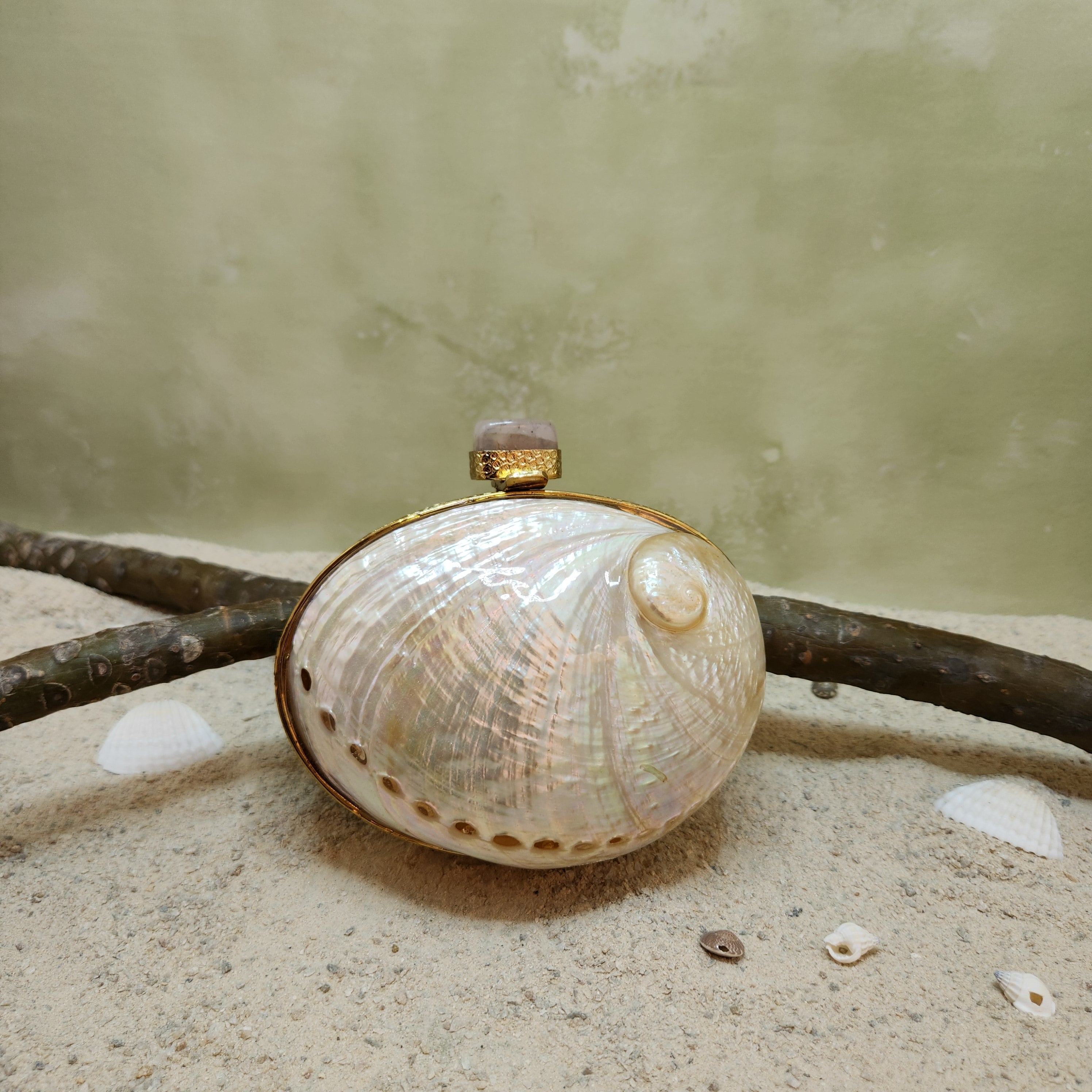 Mini Abalone Clutch – White Secondary image
