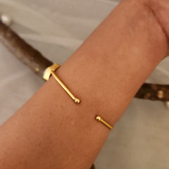 Triangle Pearl Chip Cuff