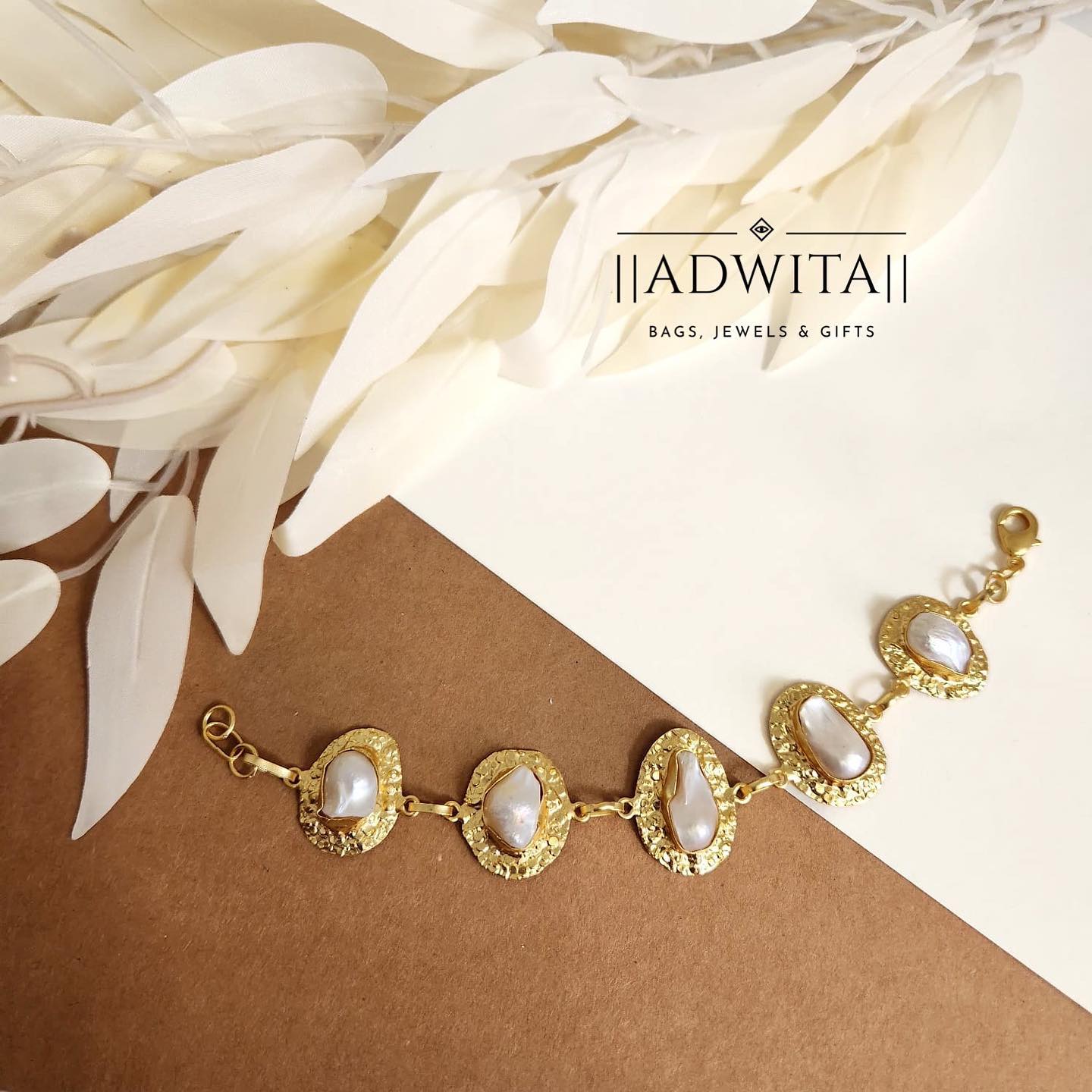 Hammered Metal Pearl Chip Bracelet Main image