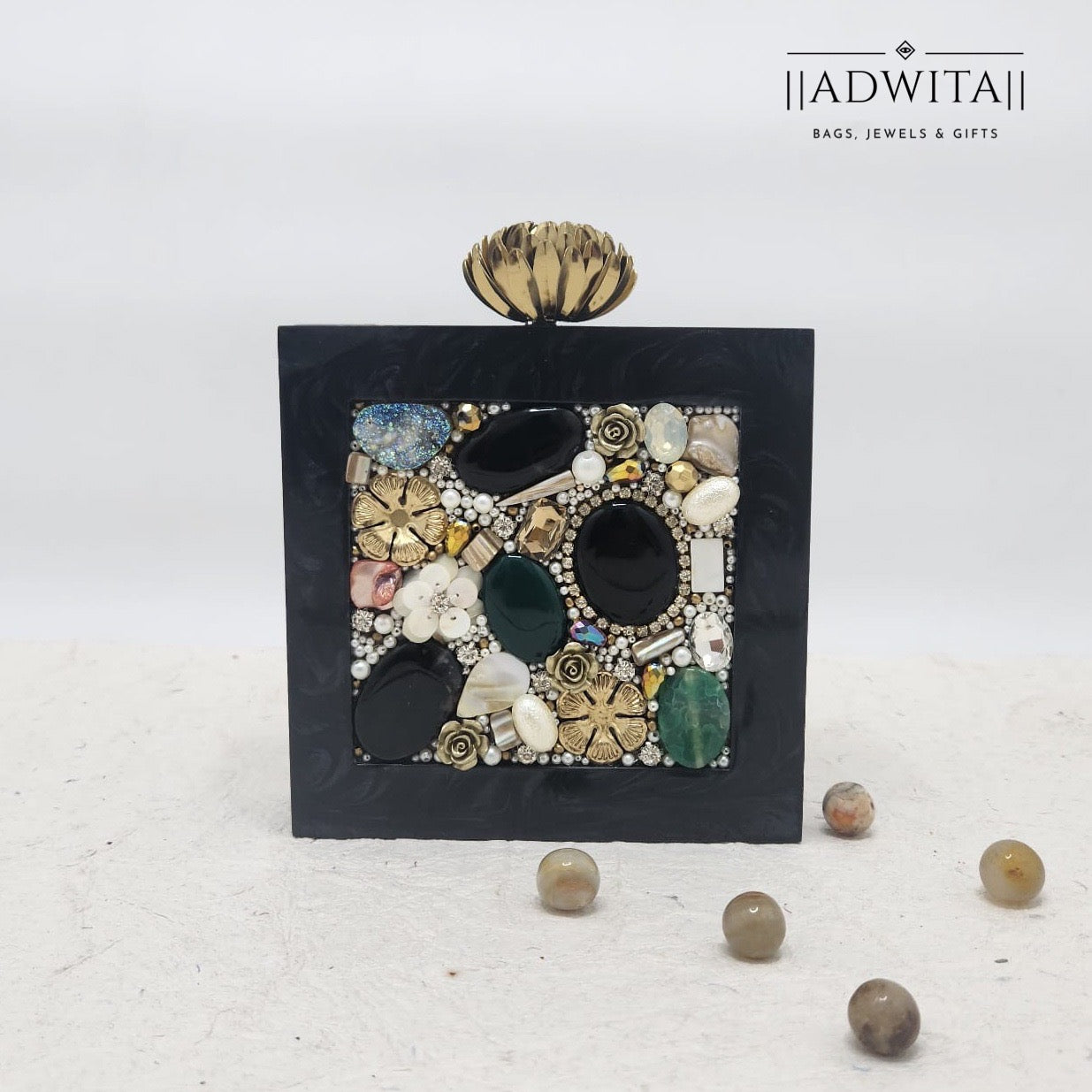 The Mosaic Cluster Clutch Secondary image