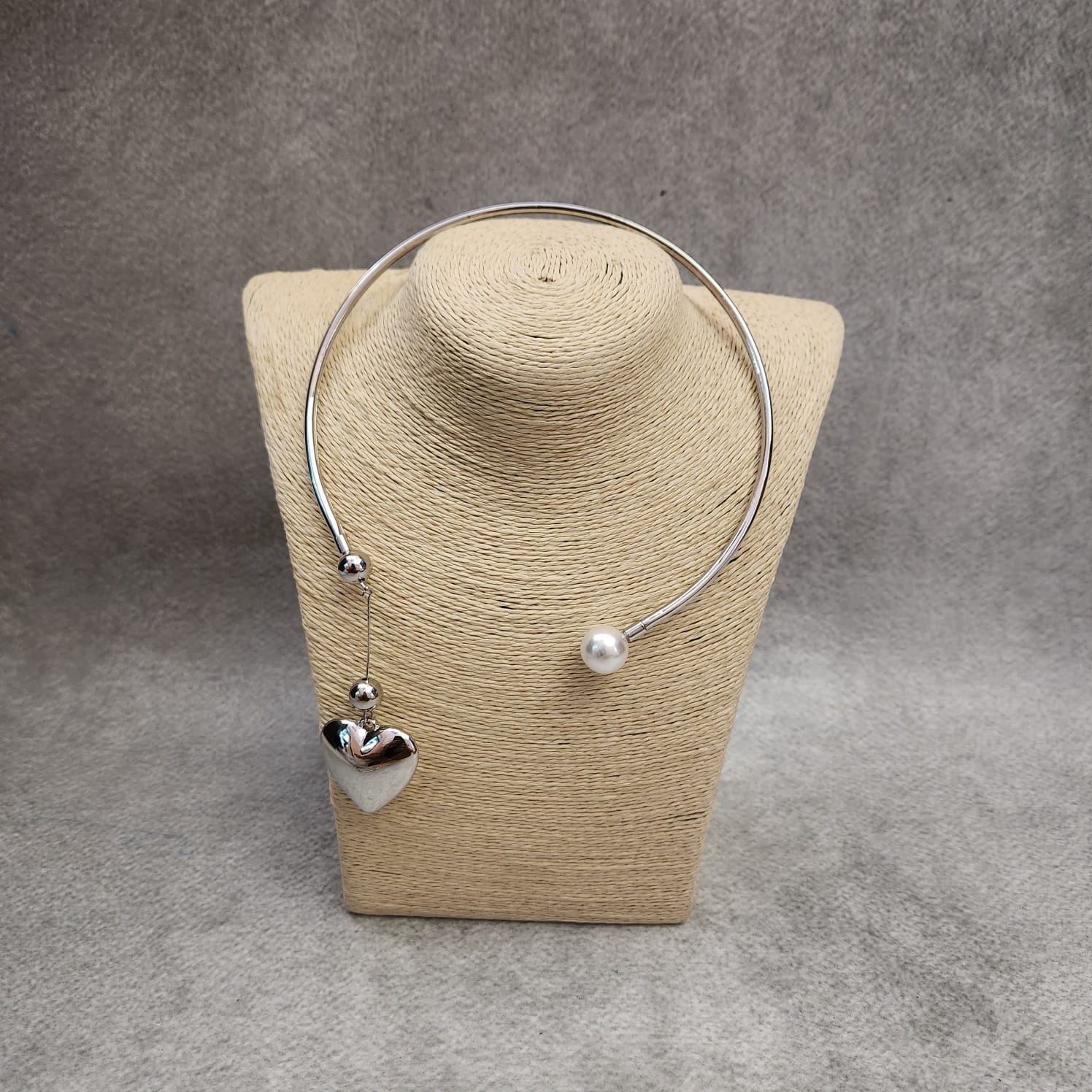 Heart on a String Pearl Neckpiece - Silver Secondary image