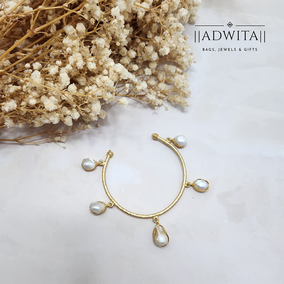Hanging Pearl Bangle