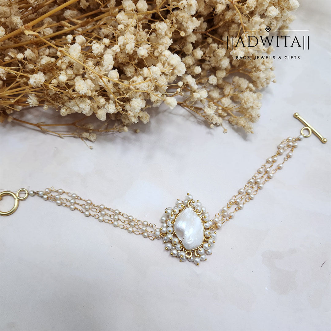 Mini Pearl String Pearl Chip Bracelet Secondary image