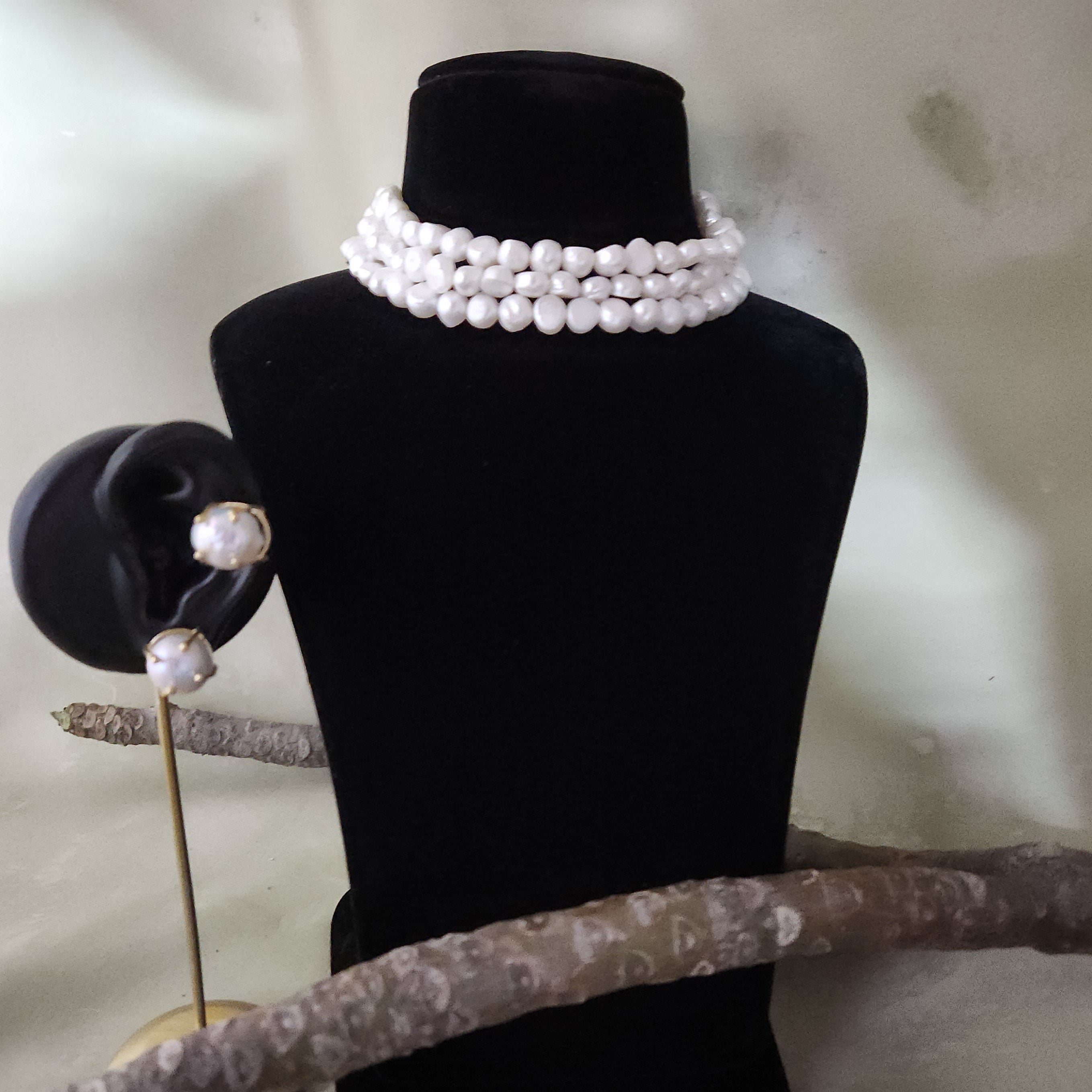 Pearl Choker Necklace Set Secondary image