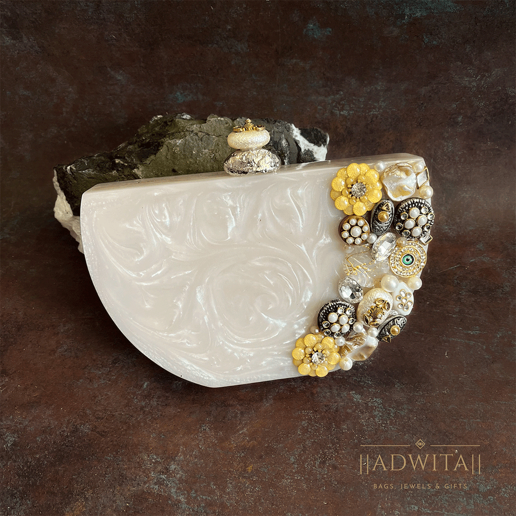 Raha Clutch