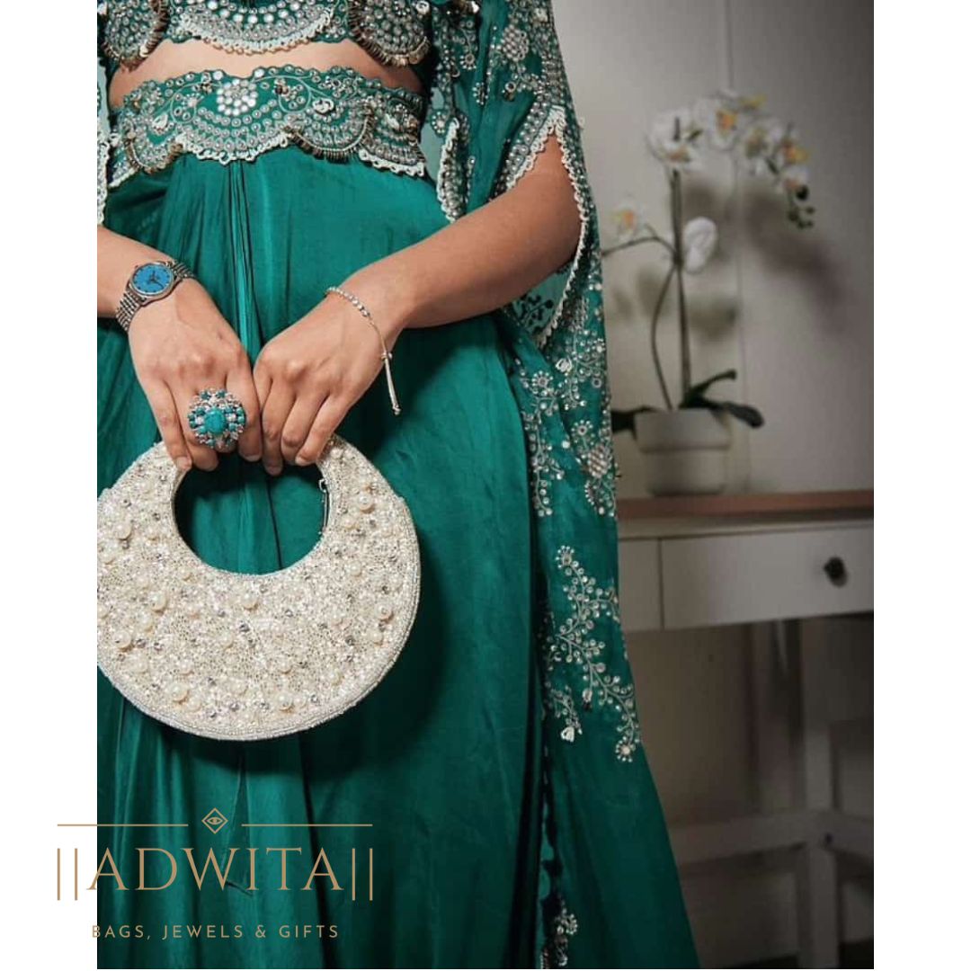 The Pearl Half Moon Bag - silver Secondary image