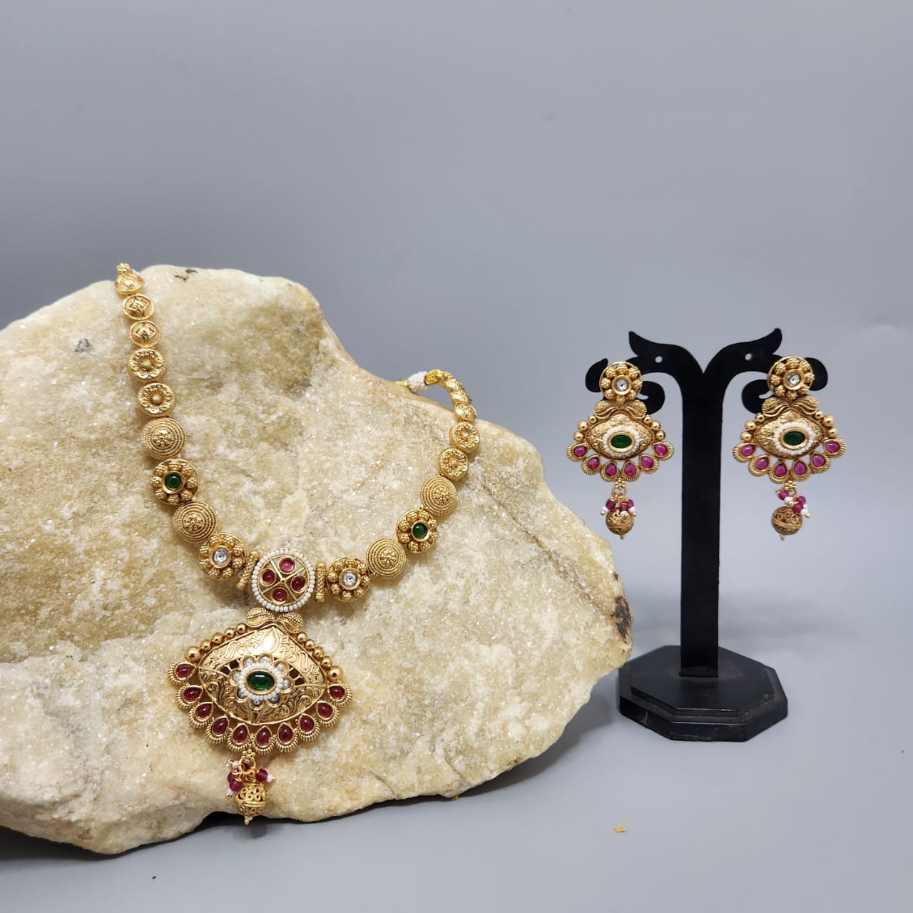 Meena Kundan Work Necklace Main image