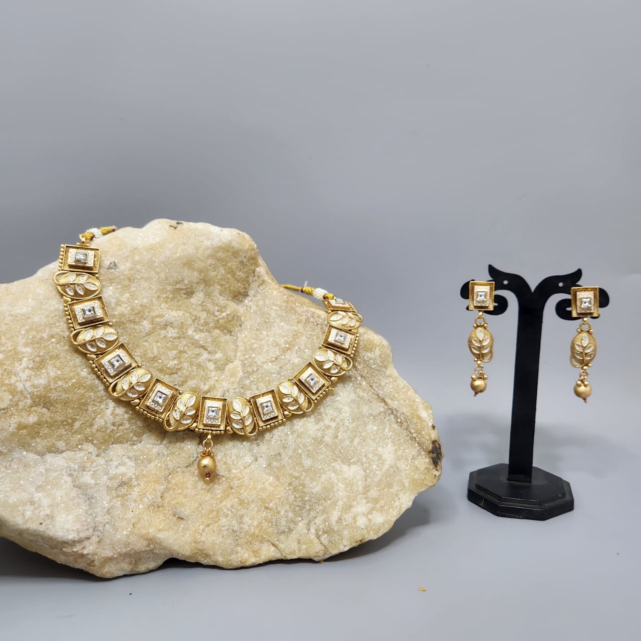 Meena Kundan Work Necklace Main image