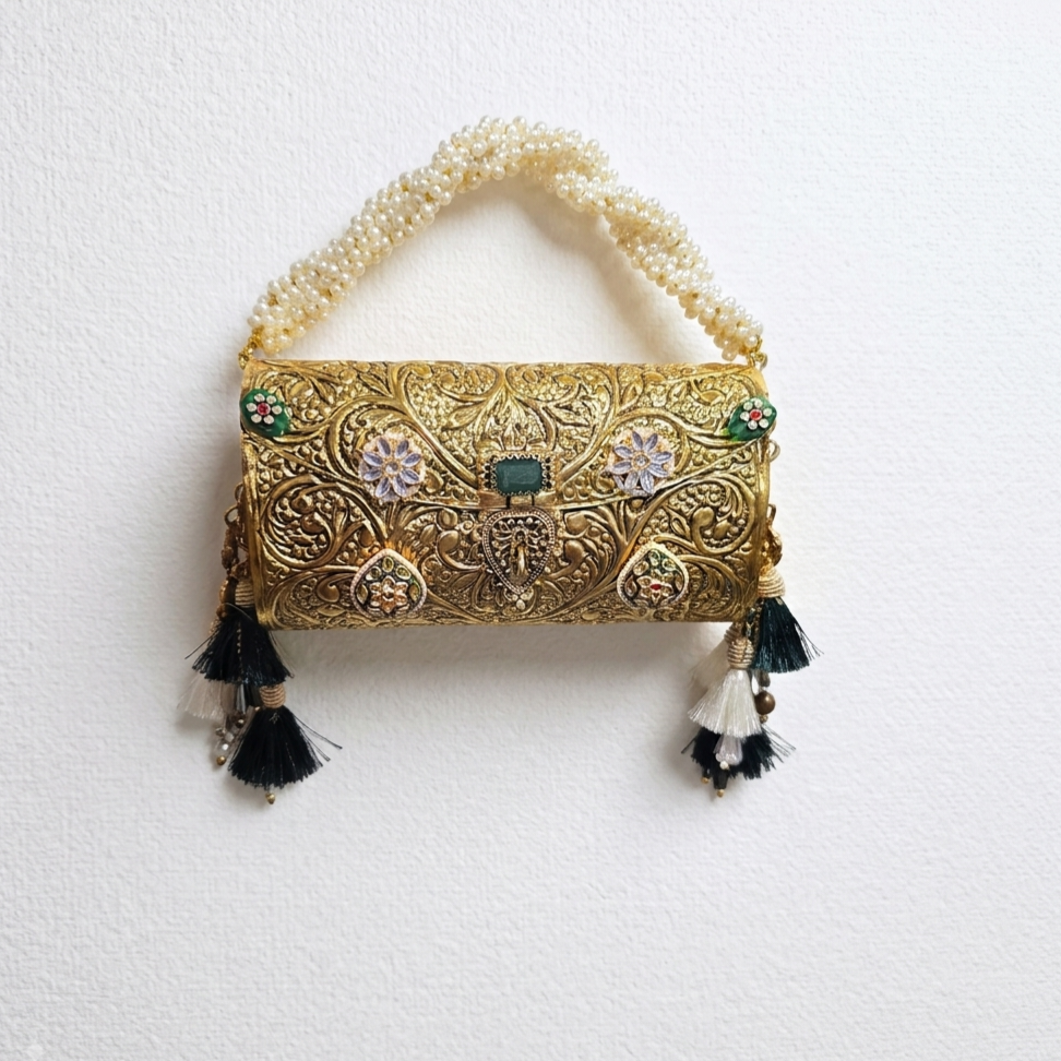 Arwa bag in antique gold Secondary image