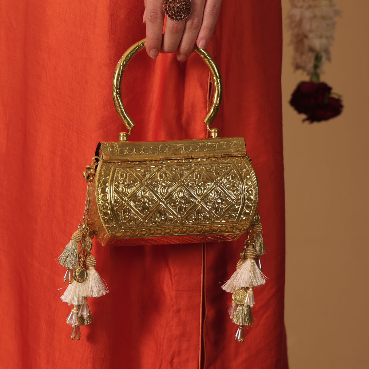 Navya bag [gold]