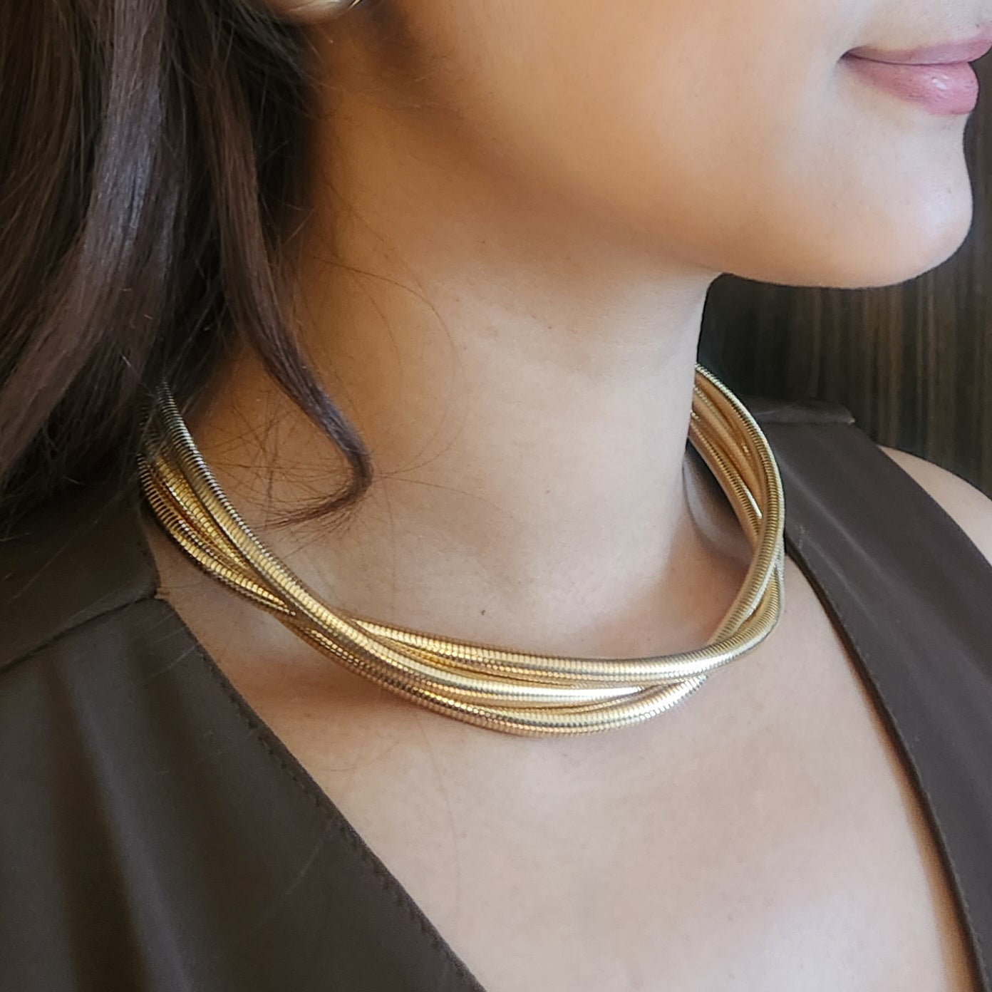 String necklace in gold