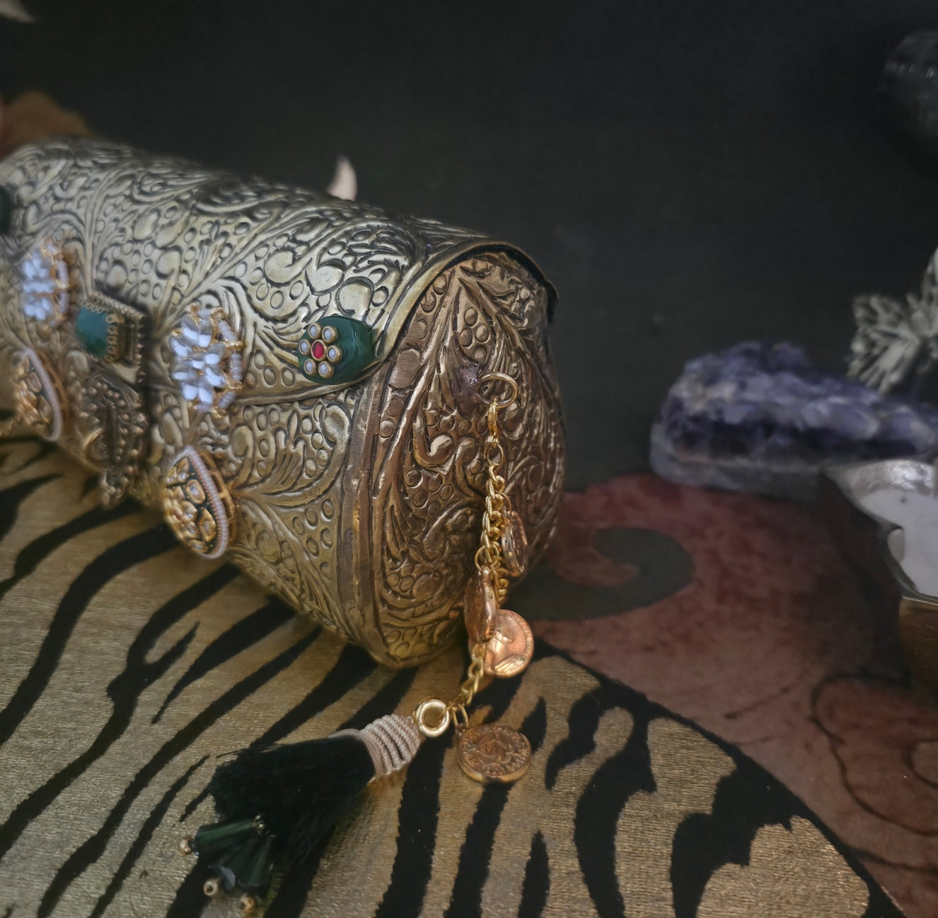Arwa bag in antique gold Secondary image