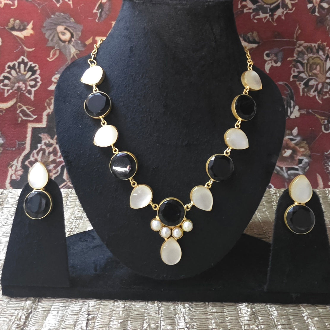 Shira Necklace Set in shades of black & white Secondary image