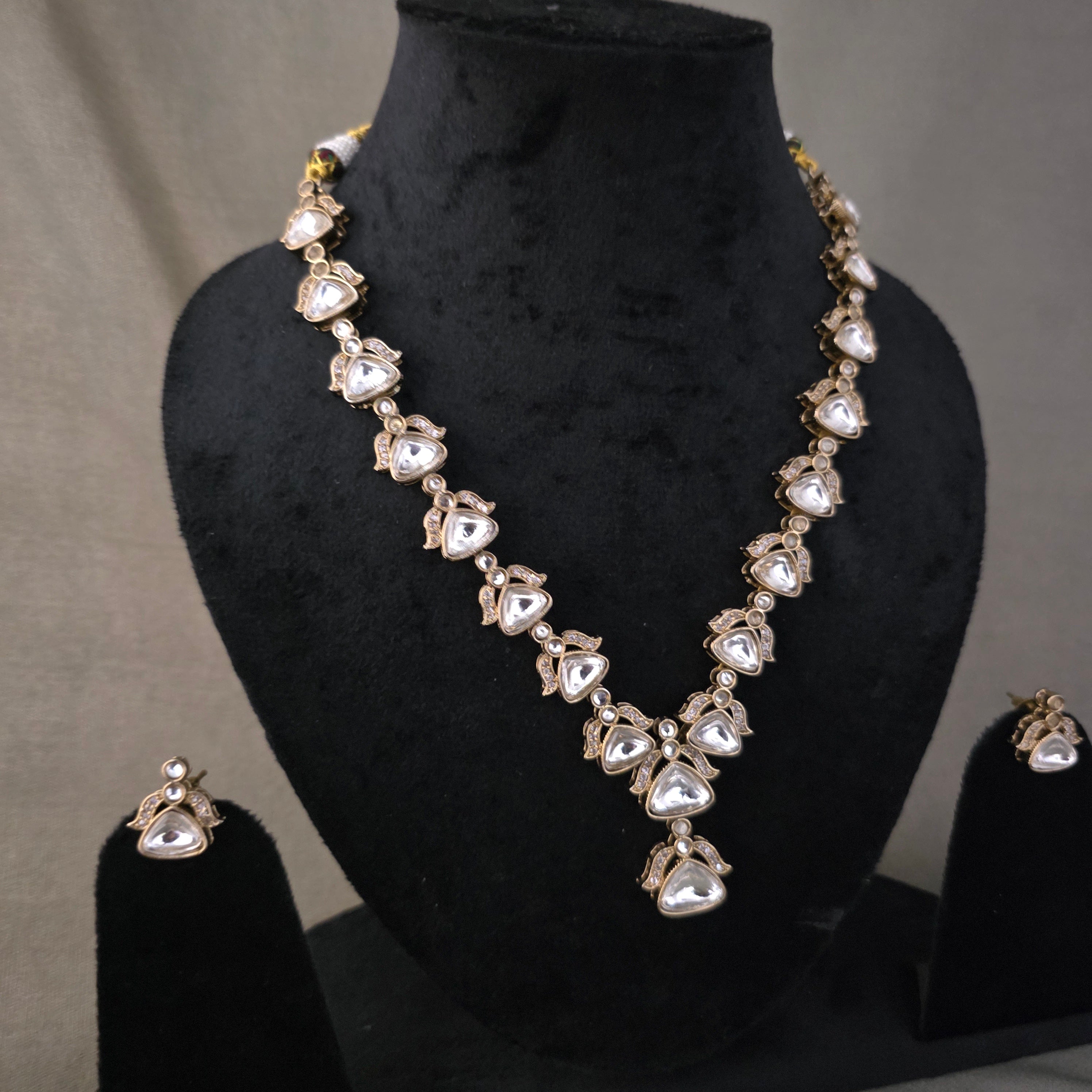 Lotus shape moissanite polki necklace Secondary image