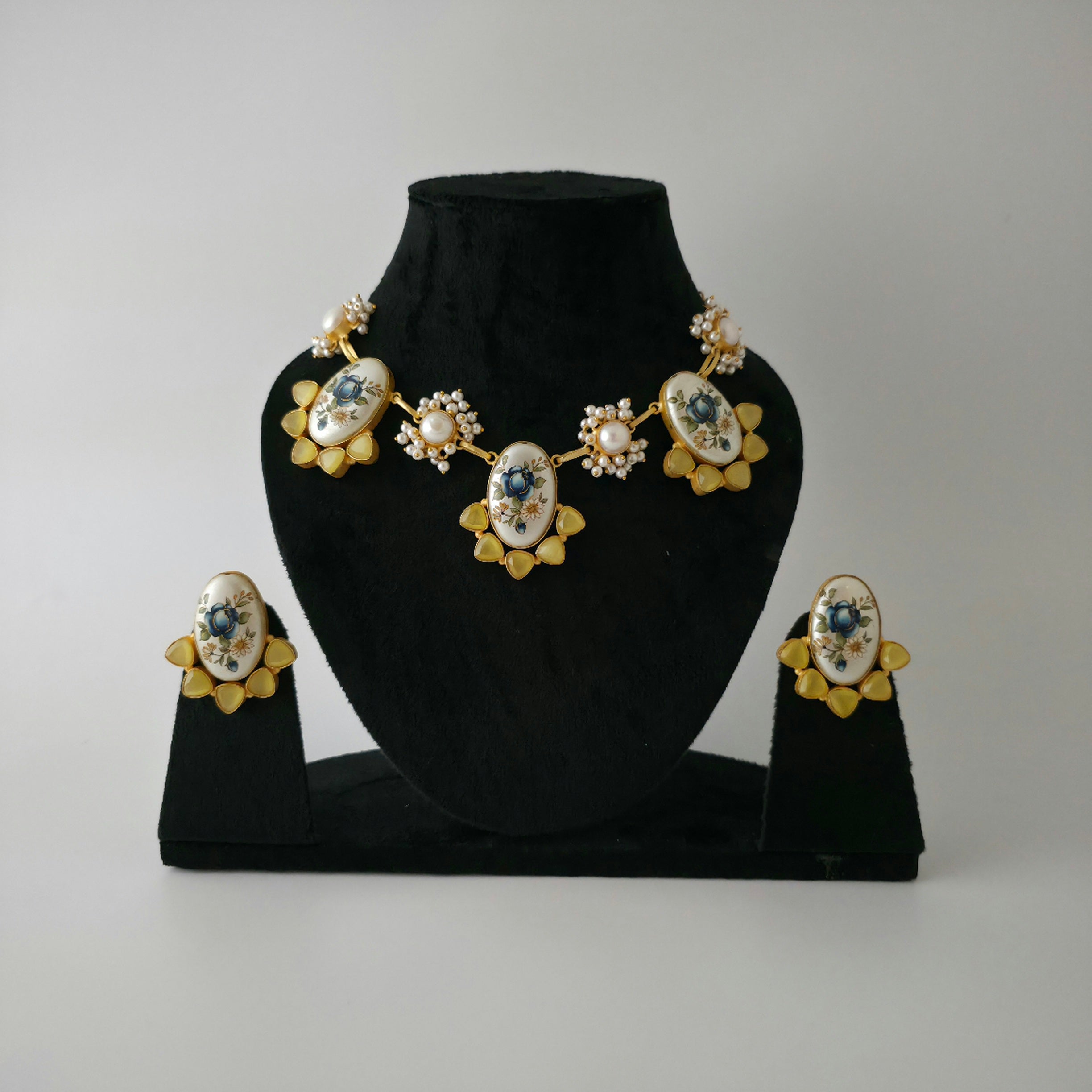 Rose print necklace with monalisa stone in shades of yellow Main image