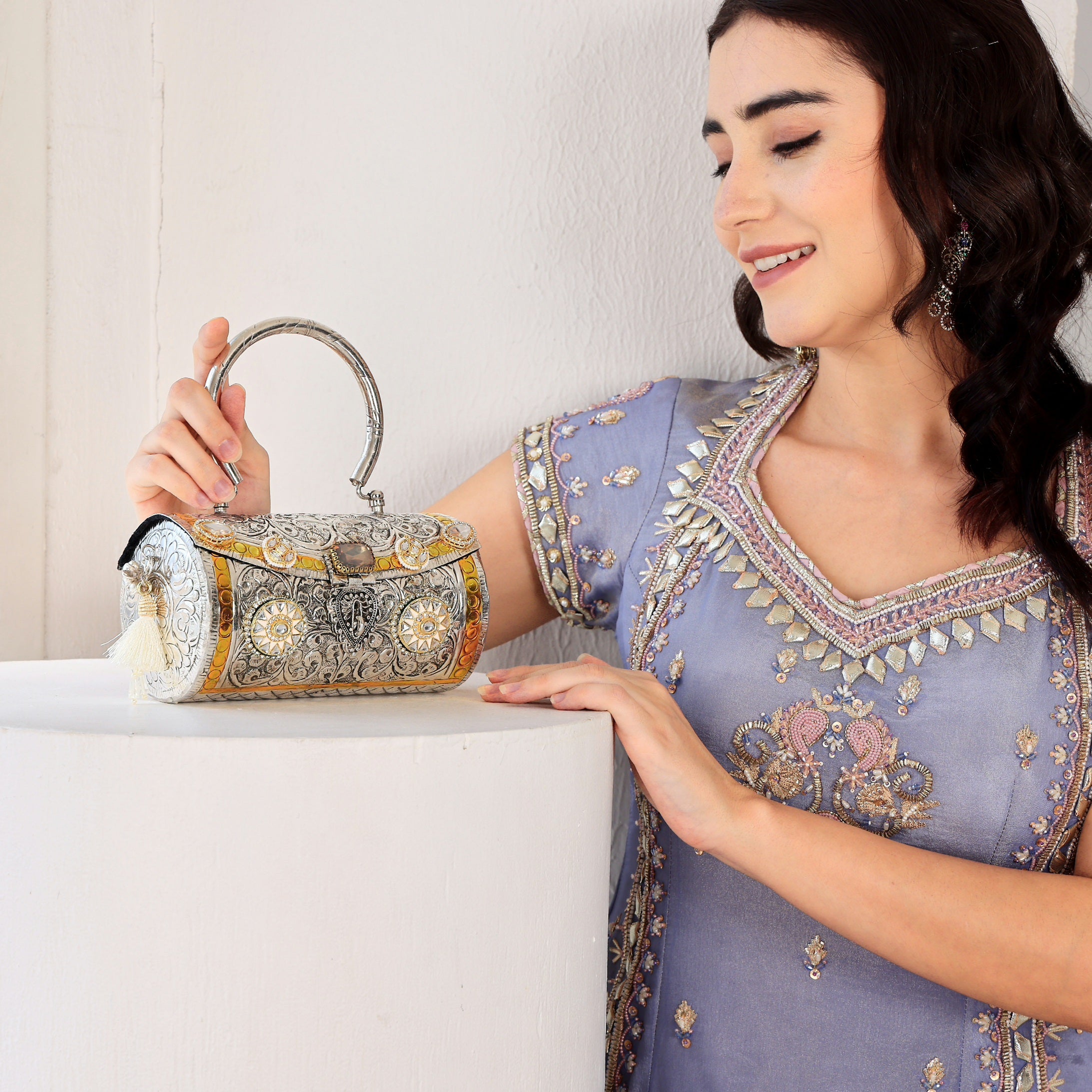 Amrita bag in silver with gold hints Secondary image