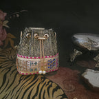 Gotapatti bucket bag in shades of black