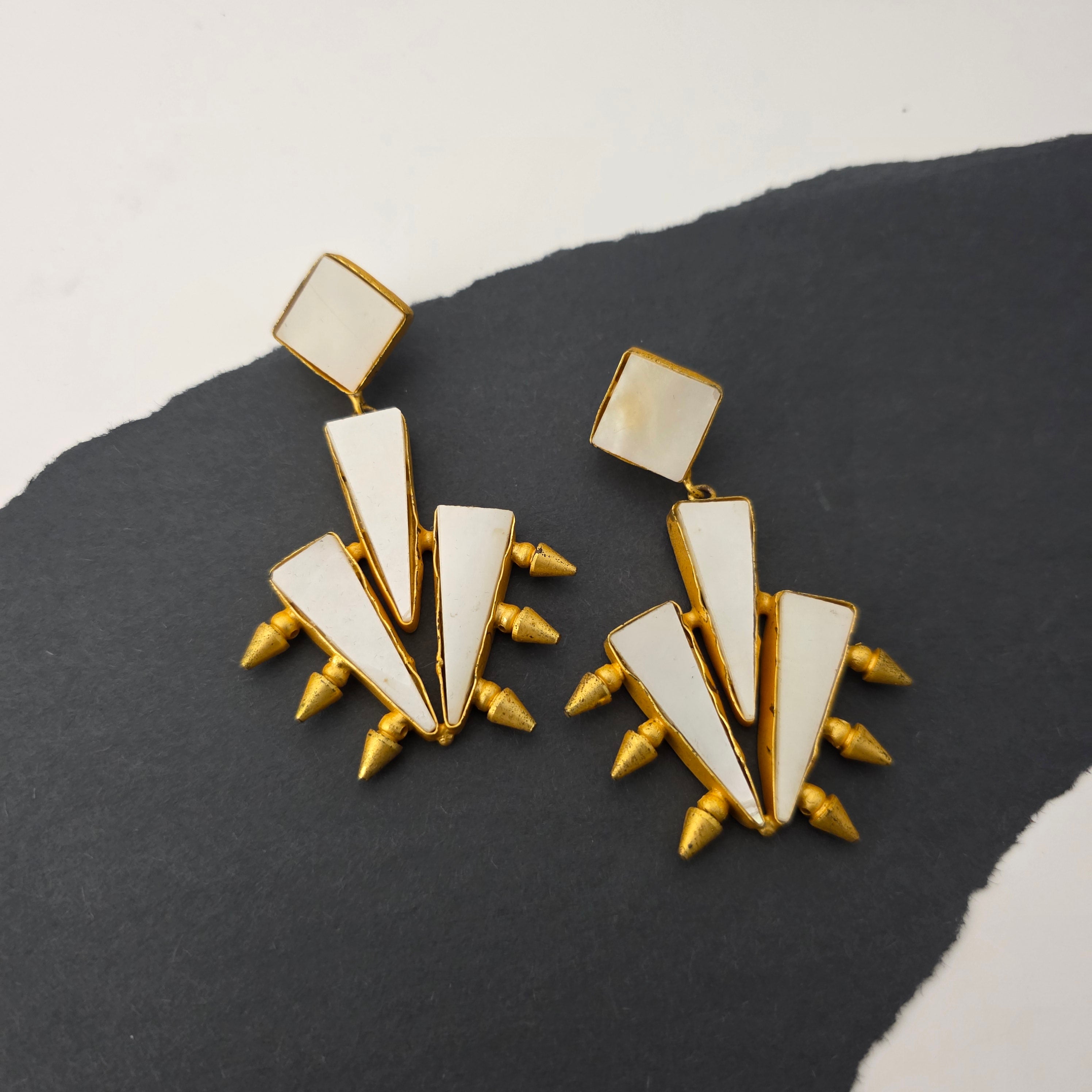 Mother Of Pearl Arrow Earring Main image