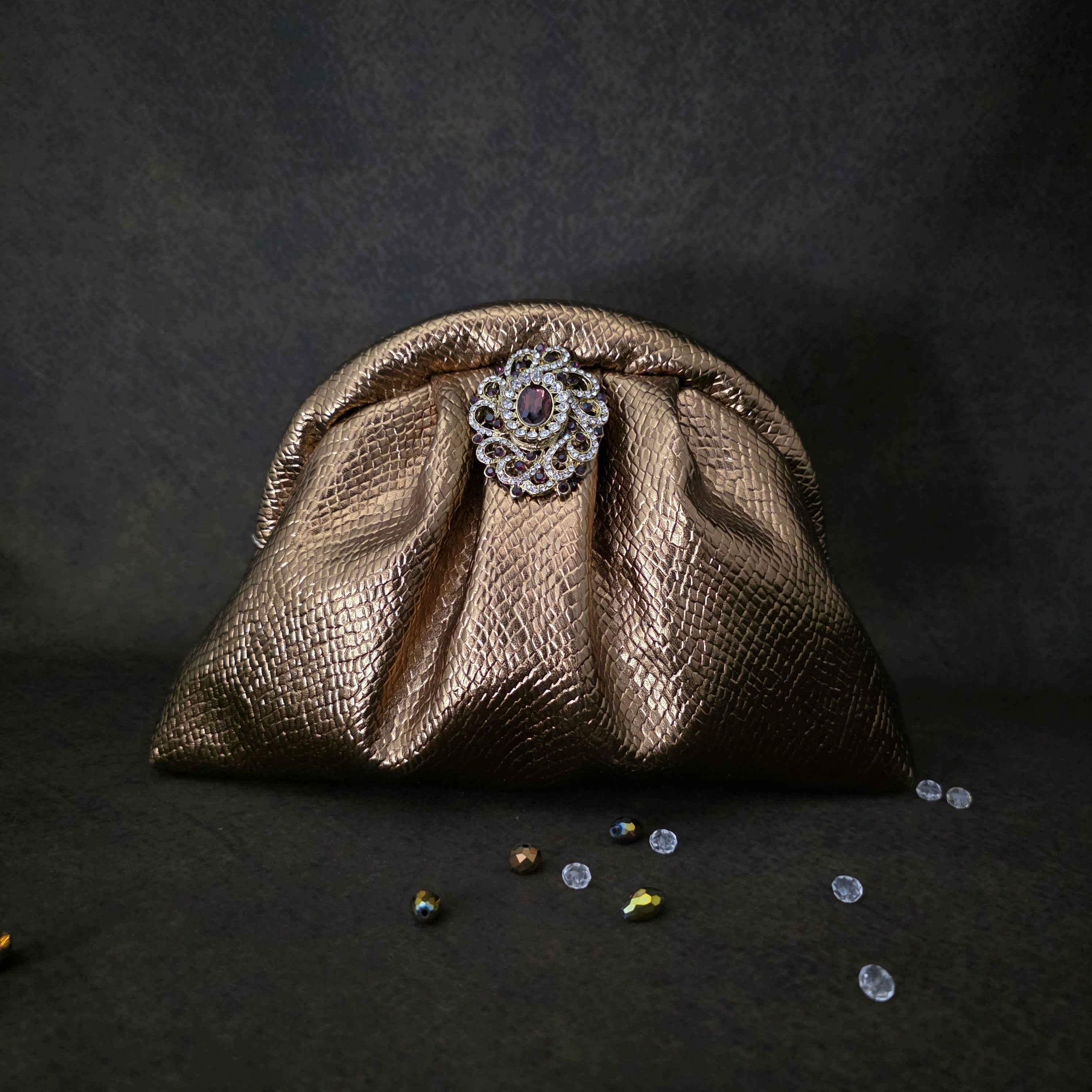 Victorian pouchette- Bronze gold Secondary image