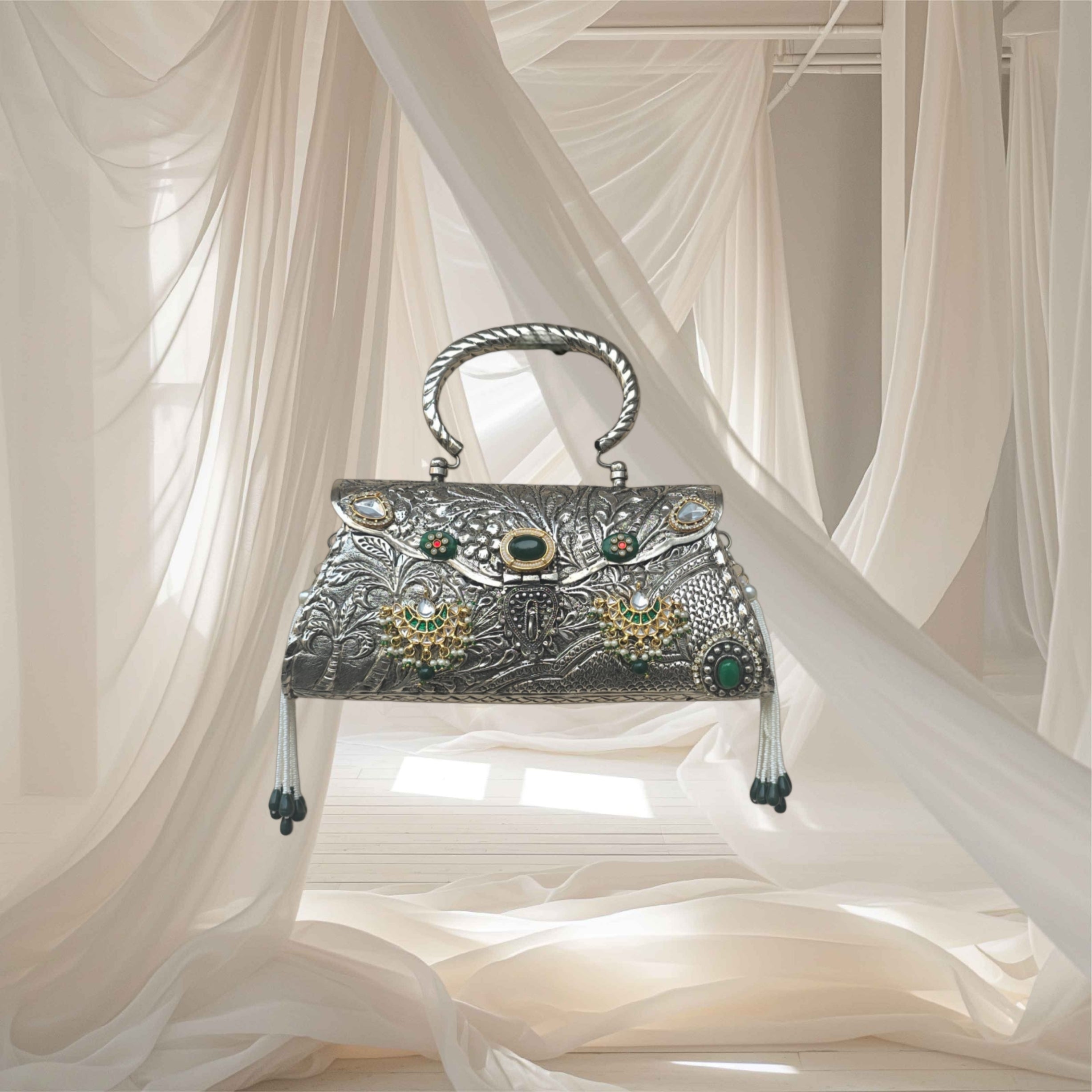 Farah bag in silver Secondary image