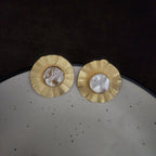 Hammered pearl chip studs