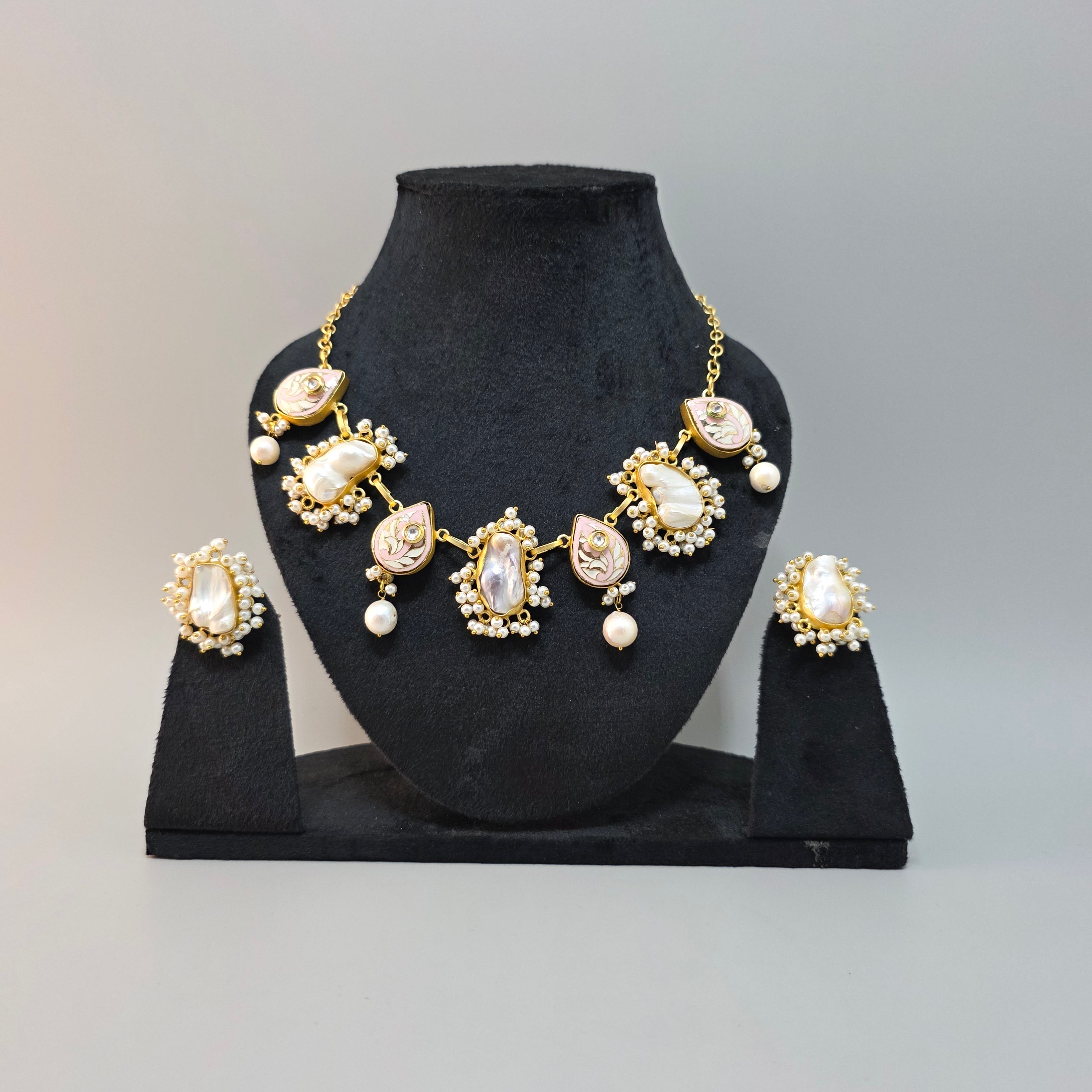 Alma Necklace Set Secondary image