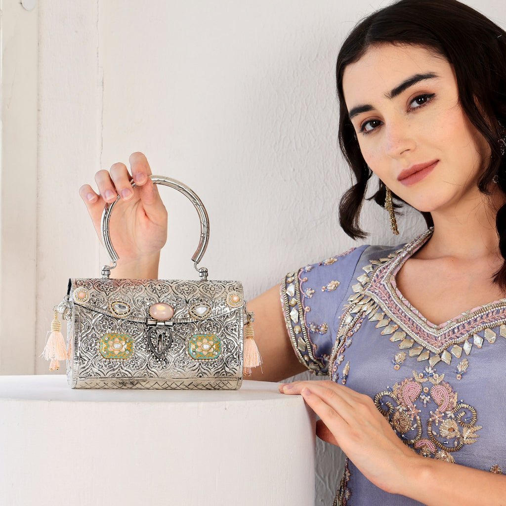 Divisha bag in silver