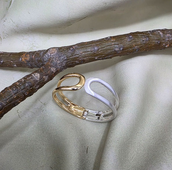 Dual shade hollow U cuff