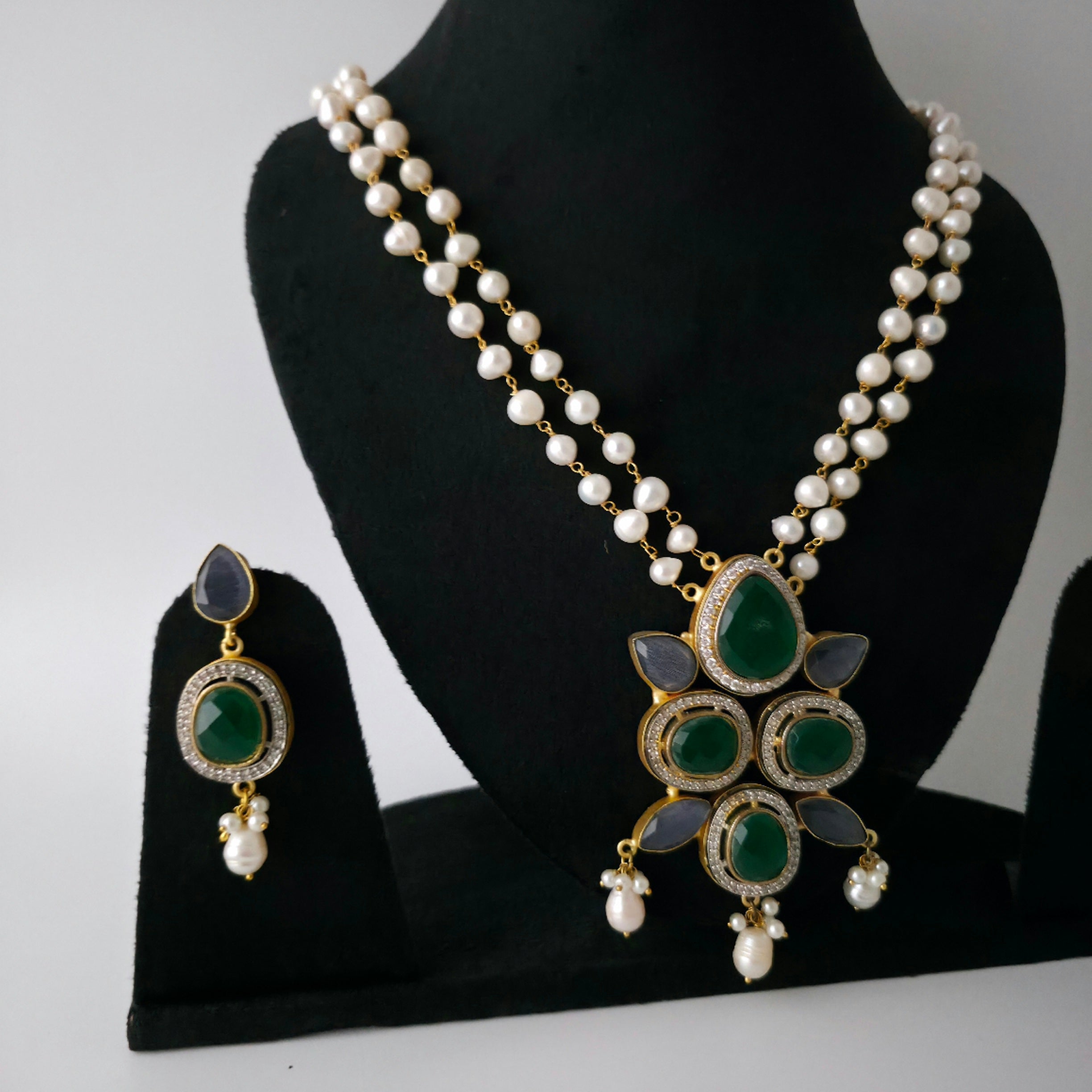 Inaya Necklace Set Secondary image