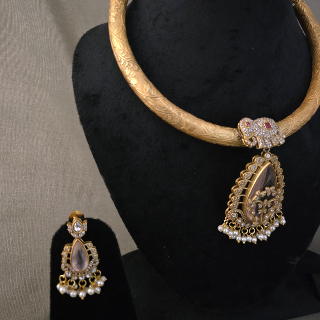 Elephant pendant hasli style choker