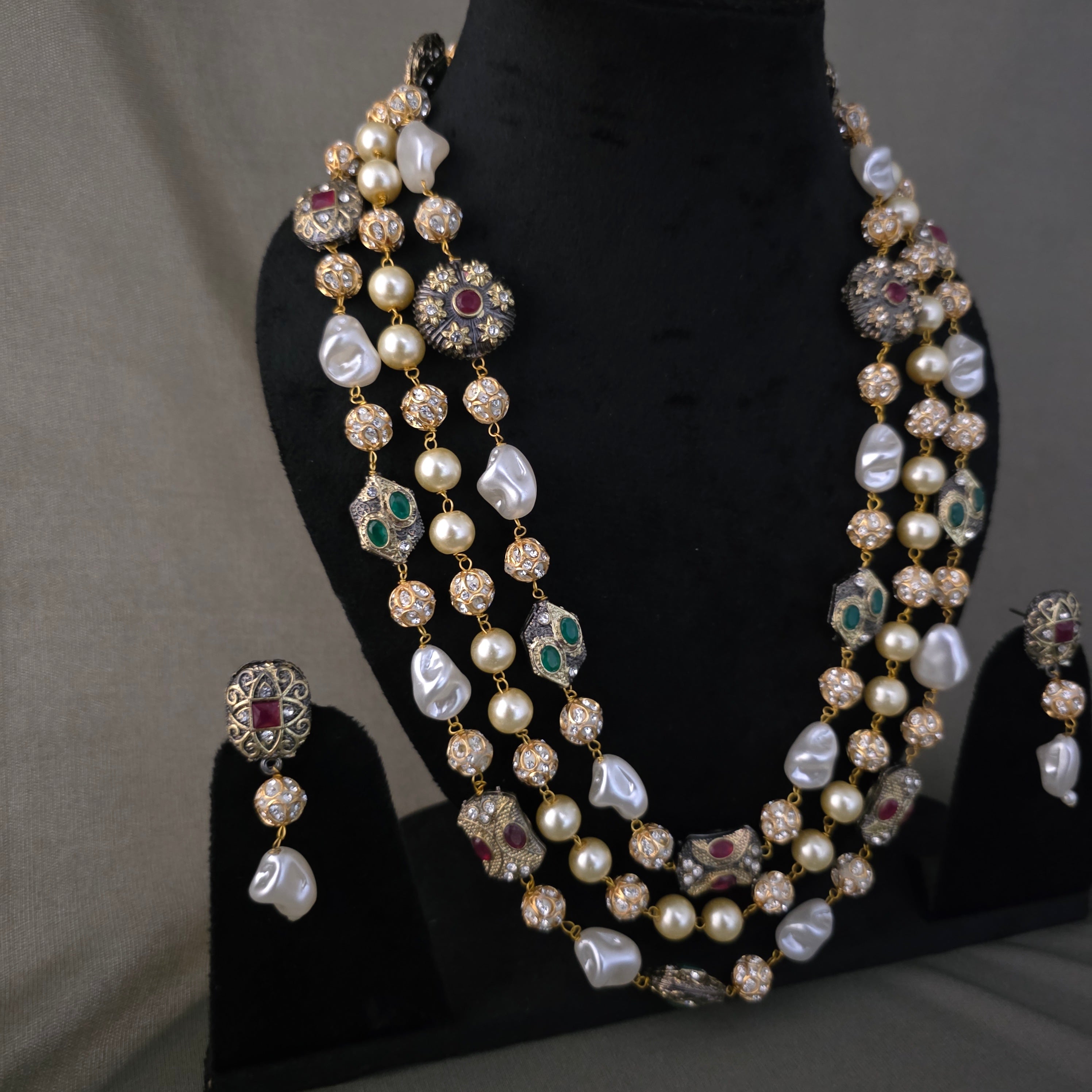 Multi layer stone necklace with pearl chips