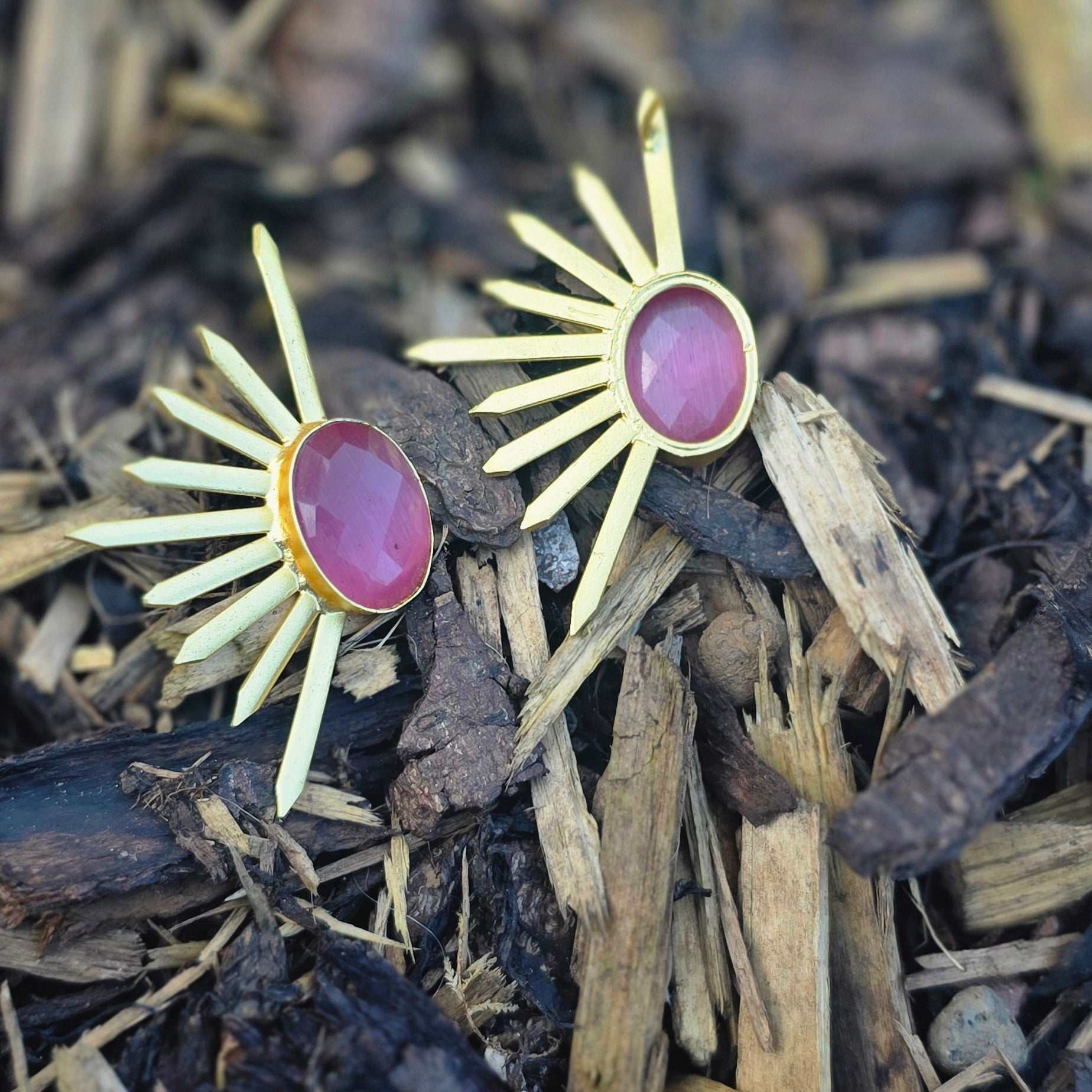 Arrow studs [hot pink] Secondary image