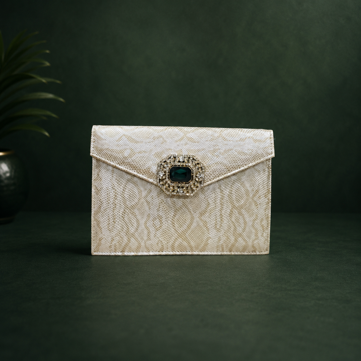 Kundan Oversize Envelope Bag Main image