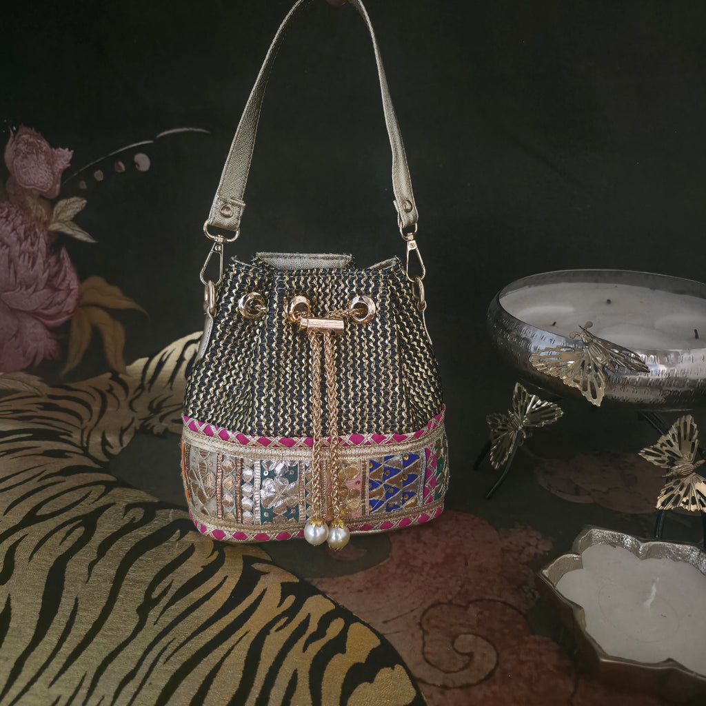 Gotapatti bucket bag in shades of black