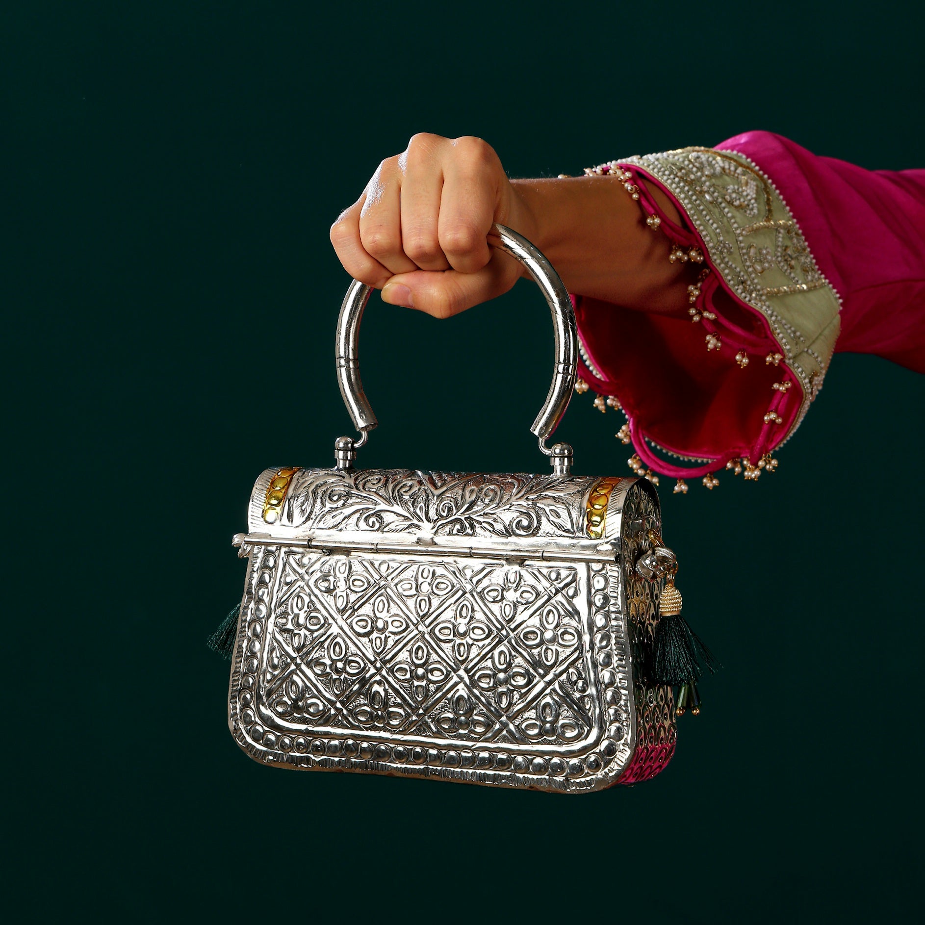 Anwesha bag in silver
