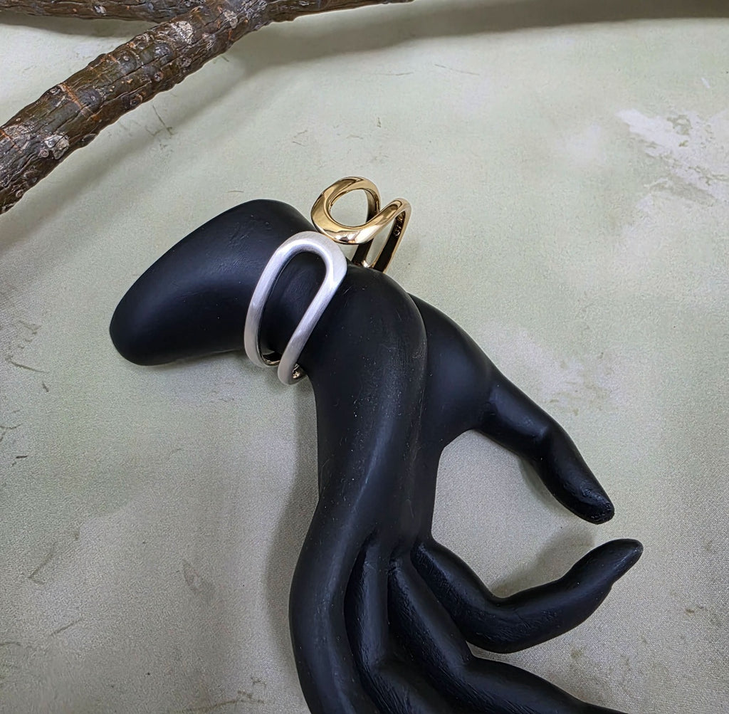 Dual shade hollow U cuff